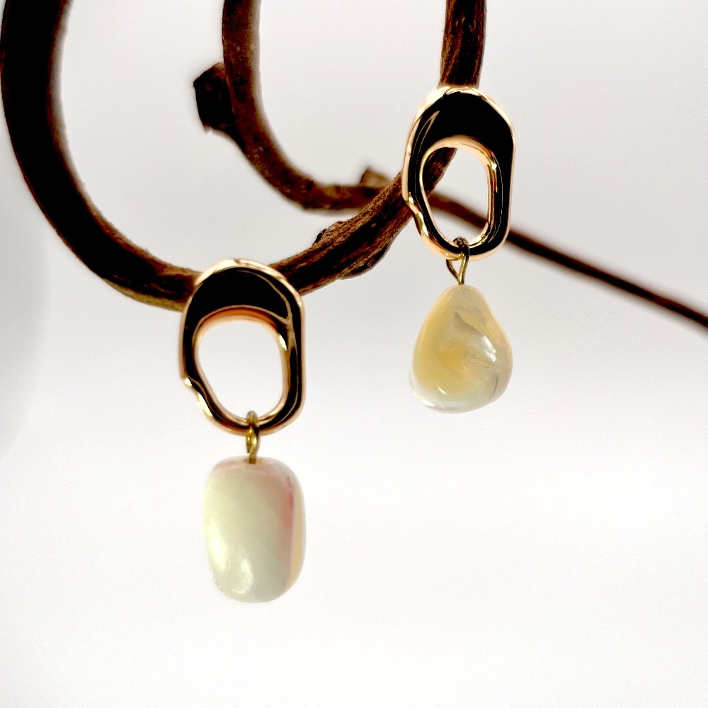 Anthro Natural Pearl Pendant Eartimgs - Picture 2 of 3